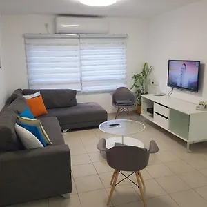 בדוק זמינות