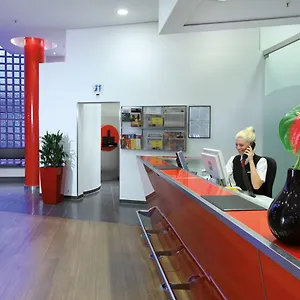 https://lindner-hotel-dom-residence.topcolognehotels.com