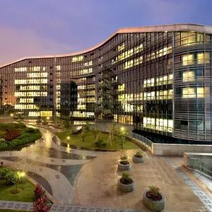 4* מלון Hyatt Place Airport